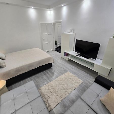 Martina Apartman Bekescsaba Eksteriør bilde